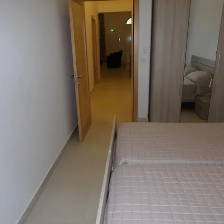 Διαμέρισμα Windsor Point 3 *
